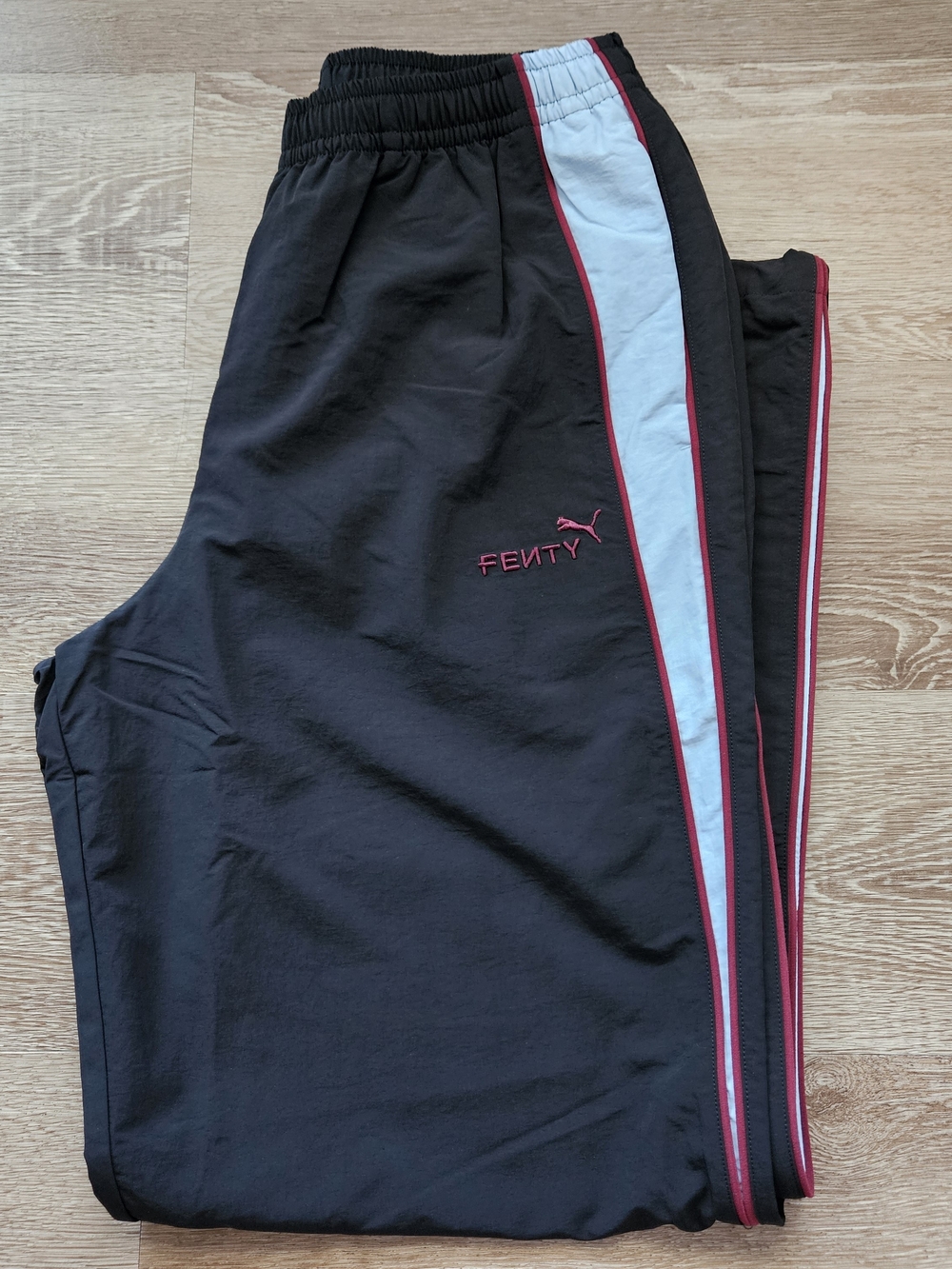 NWT! PUMA Fenty X Relaxed Track Pants Unisex Black Athletic Bottoms, Size Medium